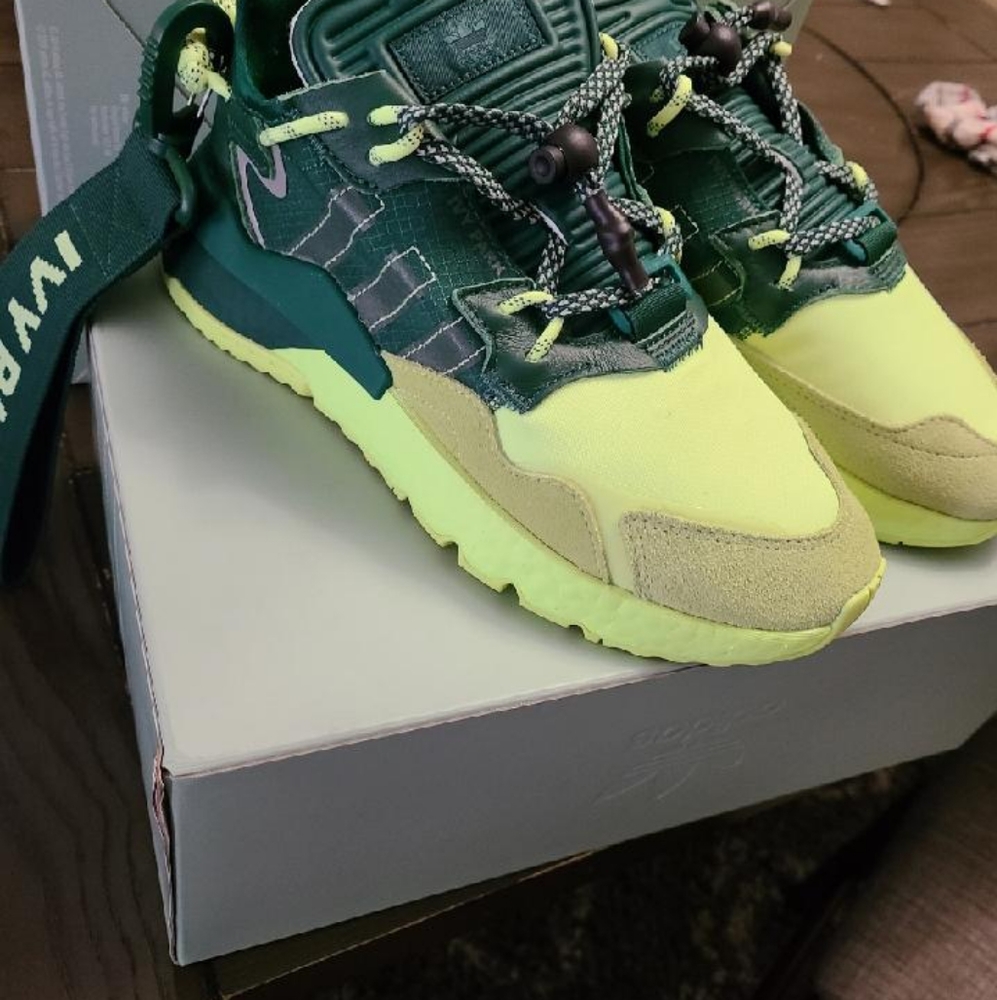 Sneakers - Picture 3 of 3
